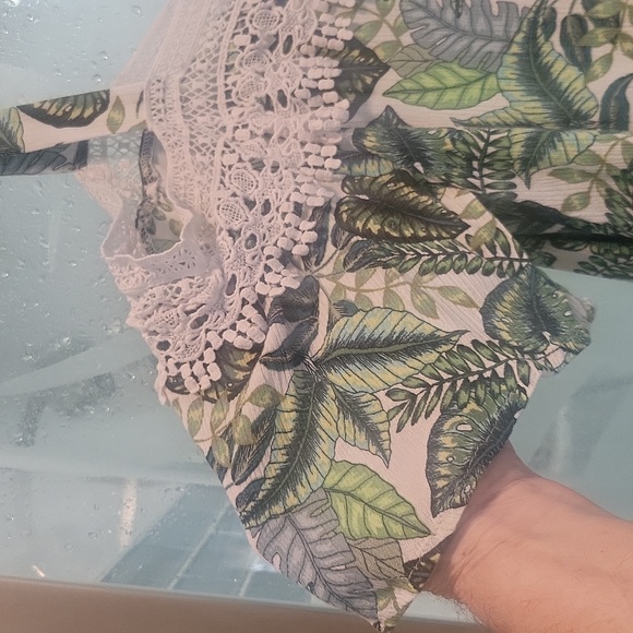 Women's shoulder cut out top - Picture 2 of 4